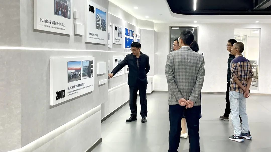 石院长一行参观优纳特研发中心